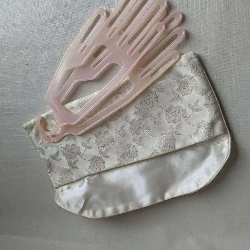 Left/Right Plastic Gloves Keeper & Case Set Cream Bag Envelope Style
